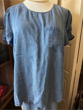 LC Lauren Conrad Chambray Denim Blue Short Sleeve T-shirt, Large